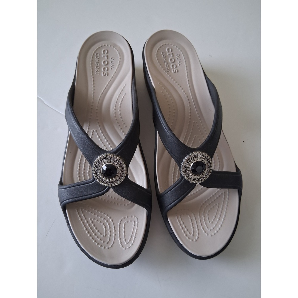 Crocs Wedge Sandals Sz 11W Black Grey Embellished Rhinestone Dual Comfort Travel - Picture 2 of 8